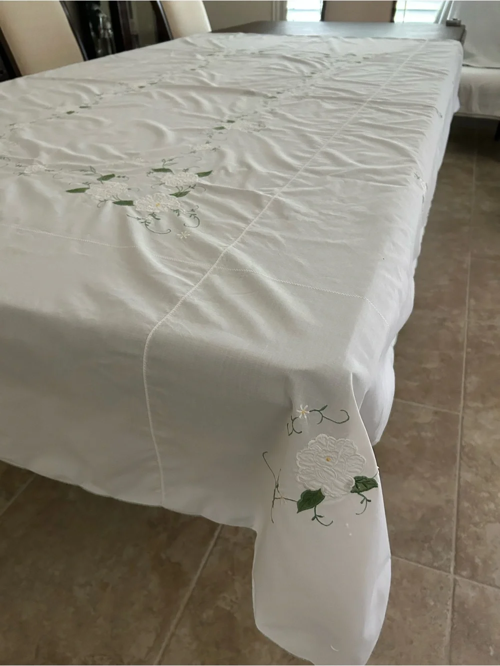 Vintage Floral Embroidered Tablecloth 98x64 AND Set of 14 Napkins White Elegant